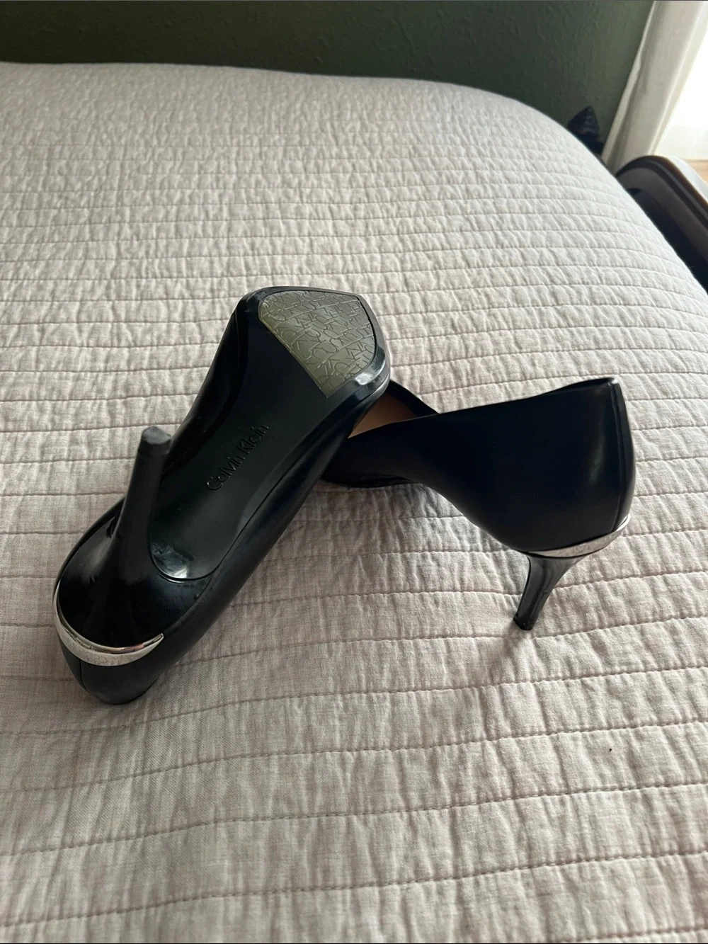 Calvin Klein Black Pointed Leather Heel Pumps